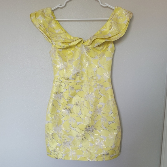 ✨Yellow Off Shoulder Dress Lulus✨ - Picture 4 of 9